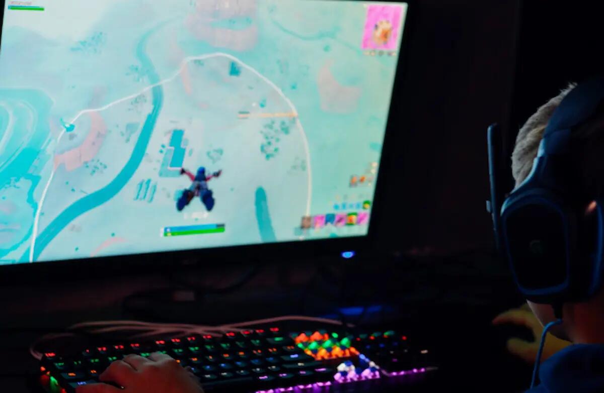 How to Deal with Losing Streaks in Competitive Games - 