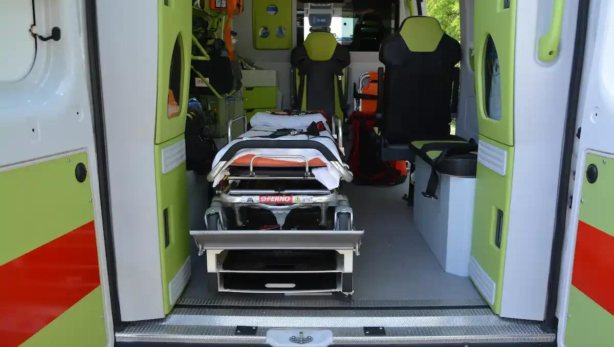 Tragedia sul lavoro, operaio cade dal tetto e muore - 