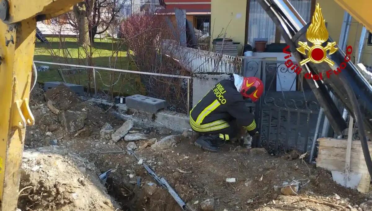 Fuga di gas durante i lavori di rifacimento del marciapiede: evitata evacuazione della scuola vicina -