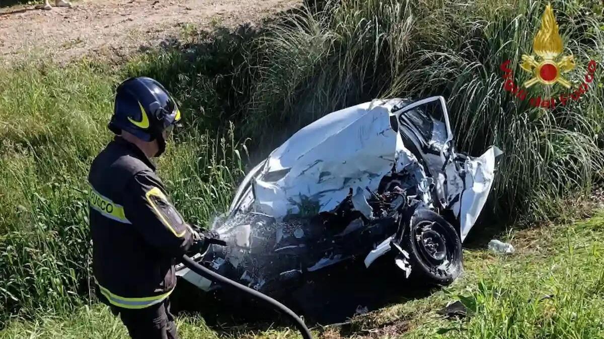 Terribile scontro frontale tra camion e auto: Juri muore sul colpo, aveva solo 22 anni - 