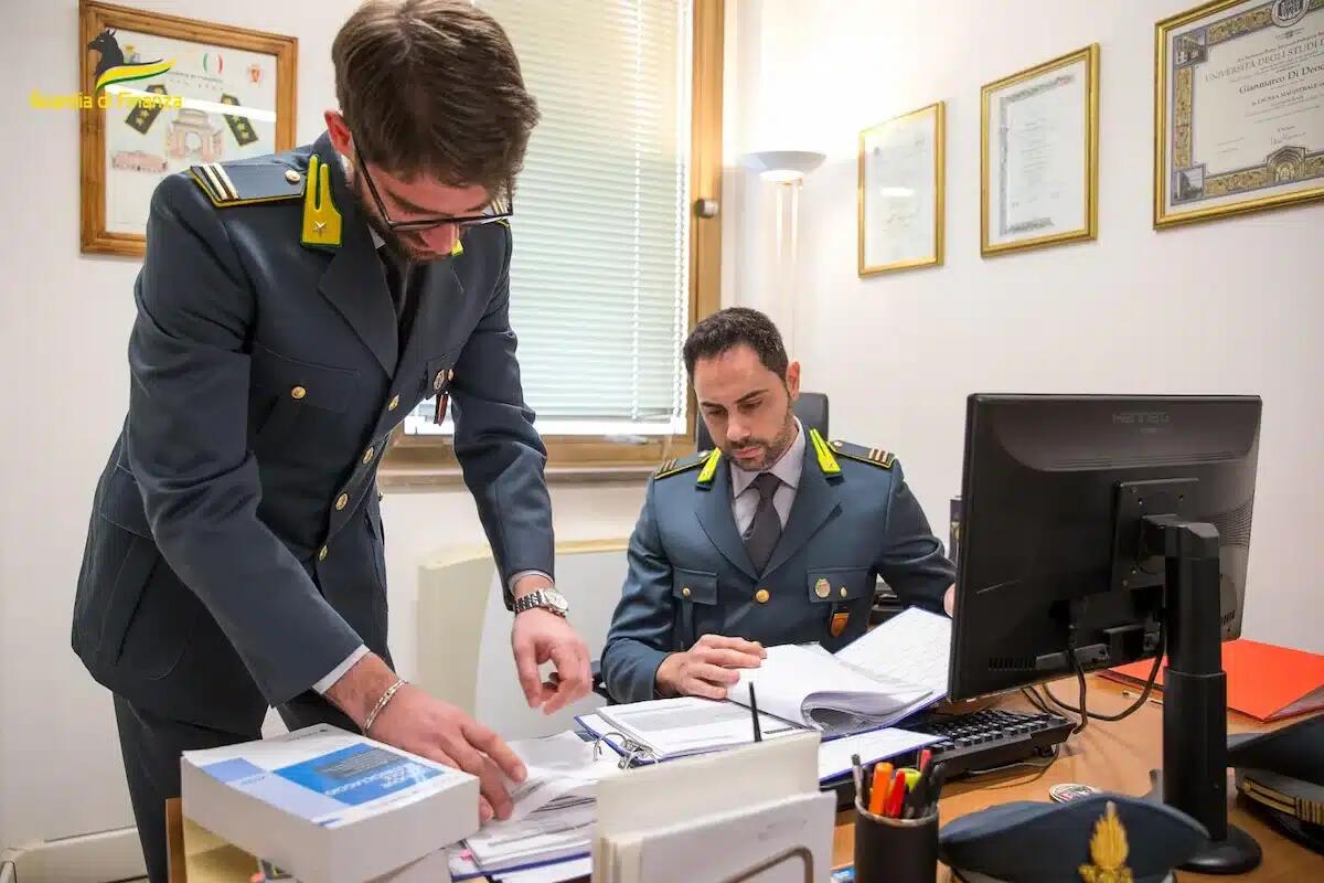 Trasferimenti di denaro irregolari per 25 milioni di euro: denunciato money transfer - 