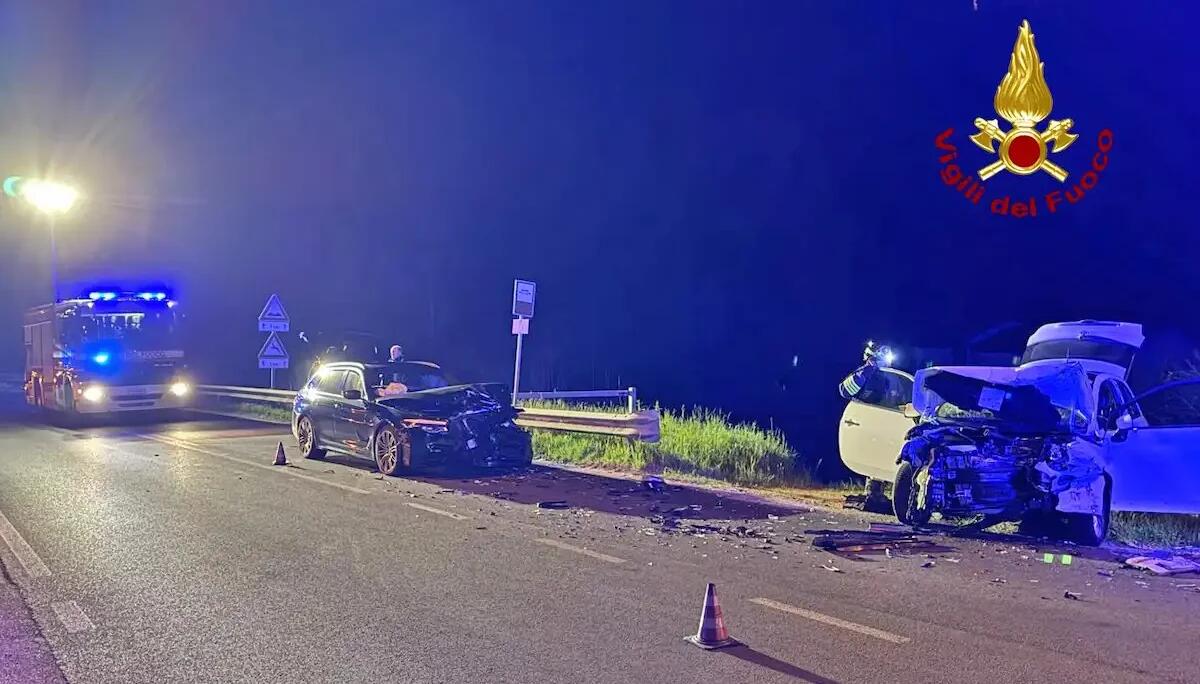 Violento frontale tra due auto all'altezza di Ponte Capre: un ferito - 