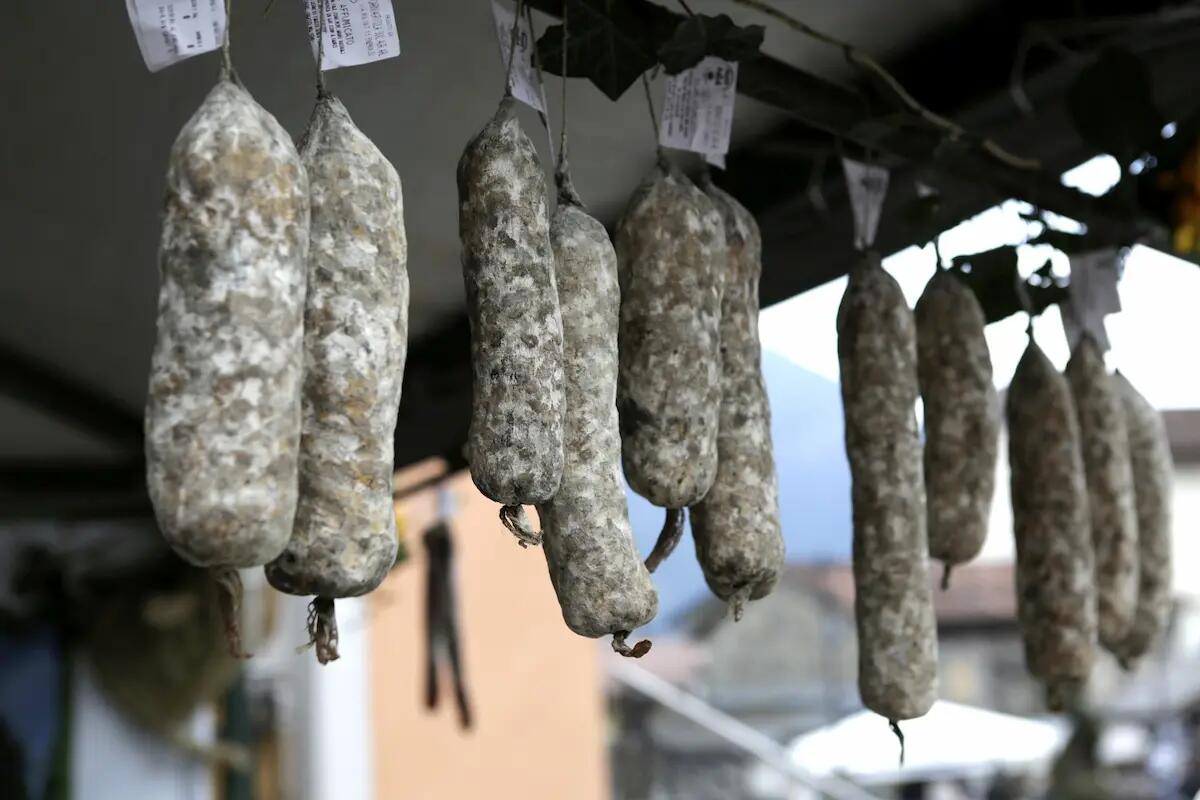 Fums, profums e salums: la festa della norcineria carnica torna a Sutrio: le novità - 