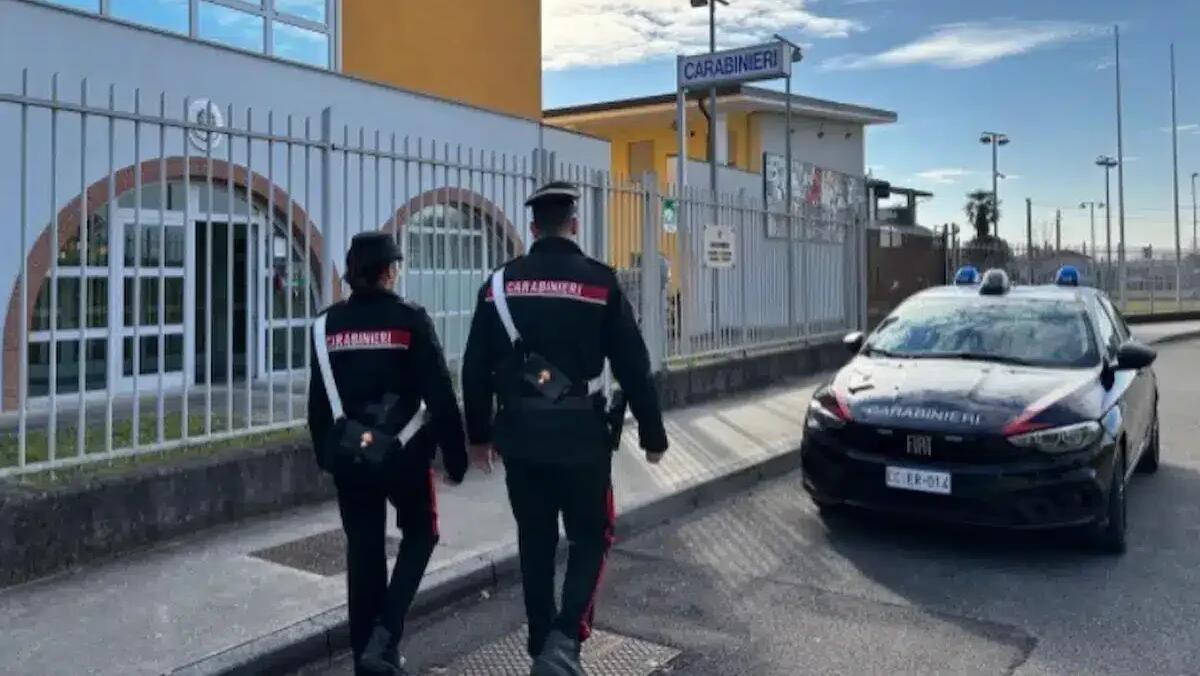 Spilimbergo, si barrica in casa con due coltelli e minaccia di farsi del male: salvato dai Carabinieri - 