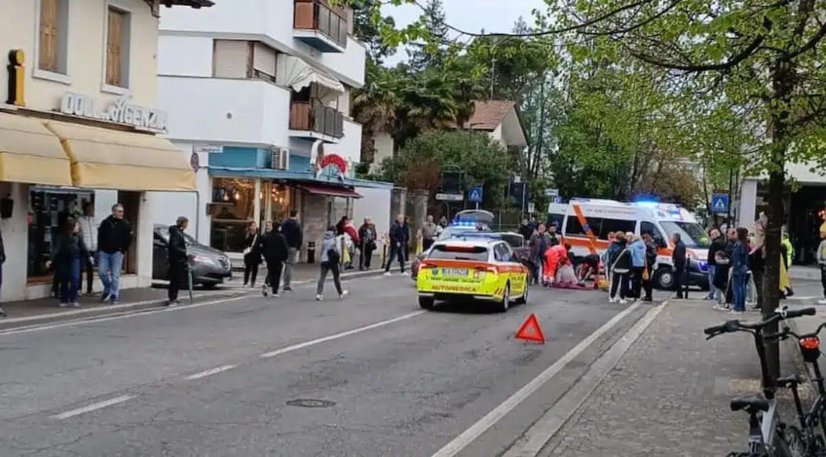 Latisana, donna investita da un'auto mentre attraversa la strada: ferita - 
