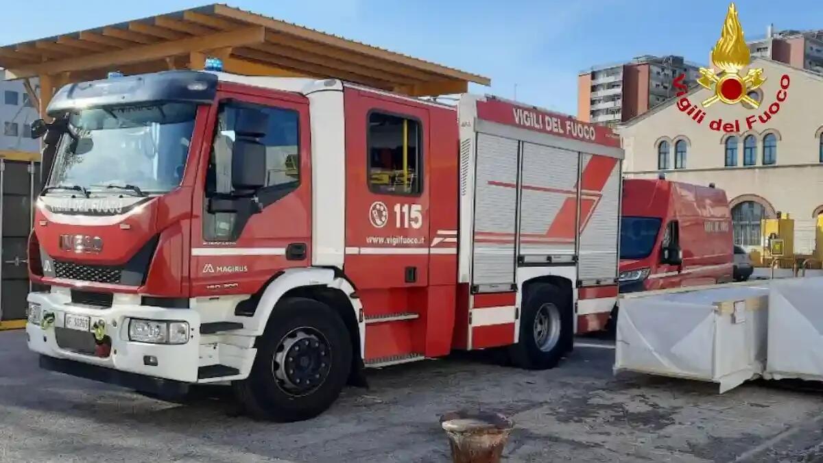 Operaio cade da un'impalcatura, tempestivo intervento dei soccorsi: l'uomo viene trasportato in ospedale - 