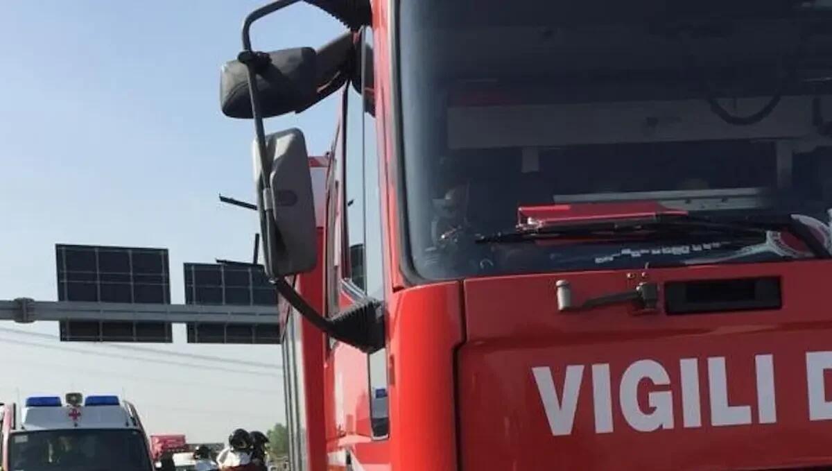 Camionista in arresto cardiaco provoca un incidente: traffico in tilt, l'uomo è gravissimo - 