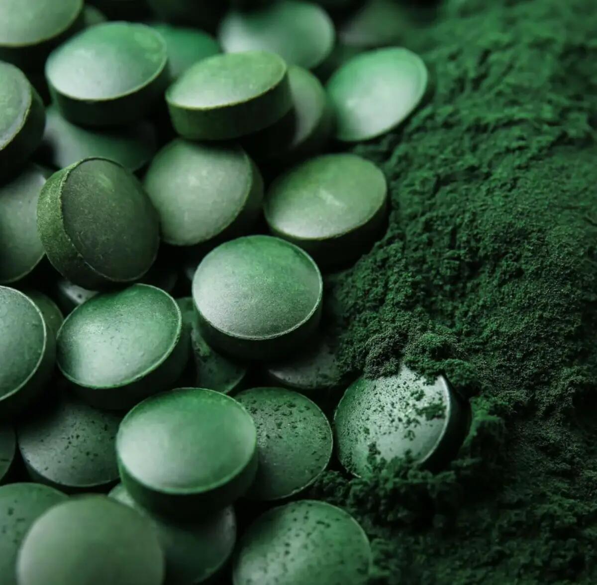 Spirulina in compresse: il formato più pratico? Sì, ma attenzione alla provenienza -