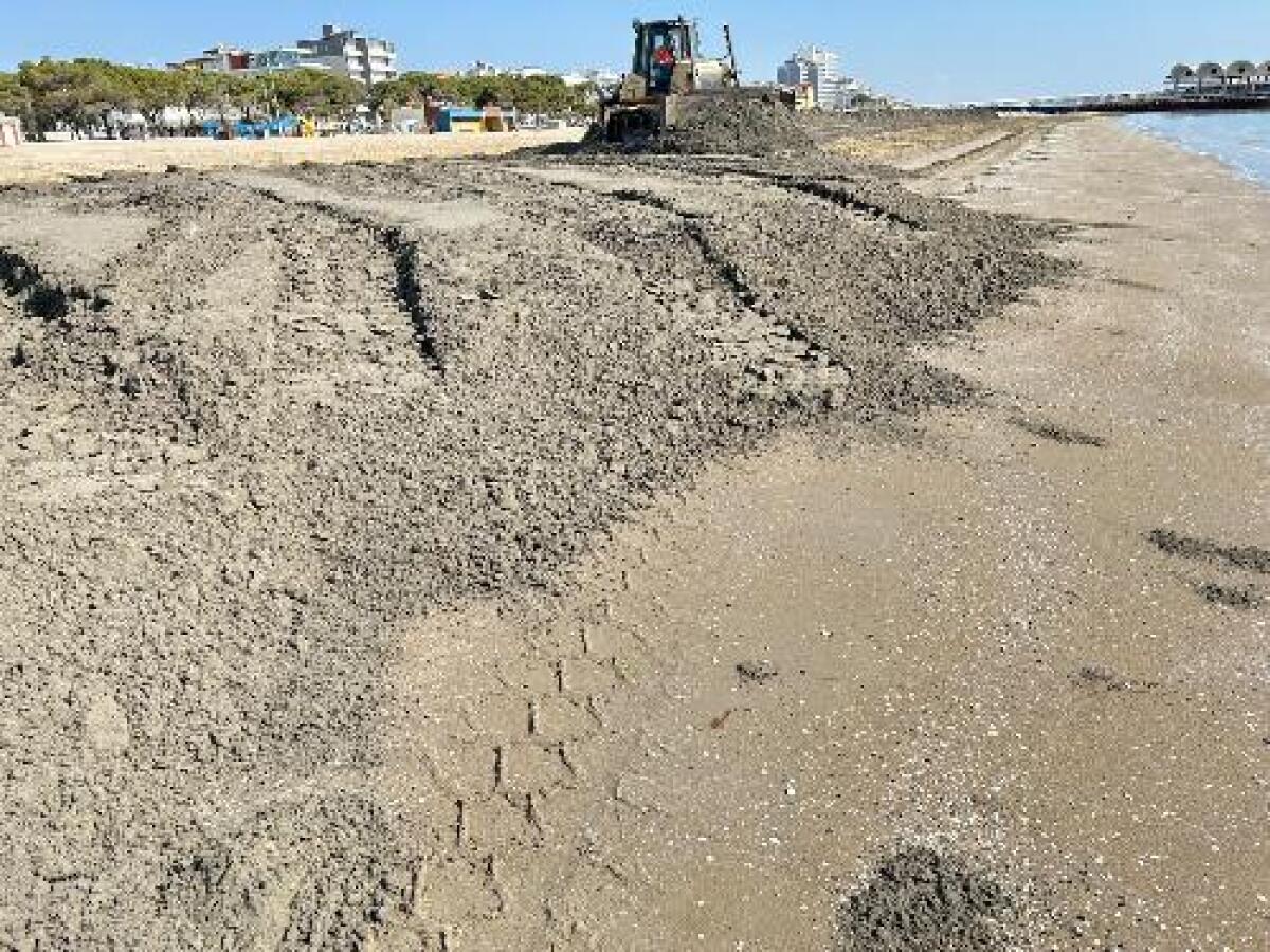 Interventi di ripascimento spiagge a Lignano Pineta completati - 