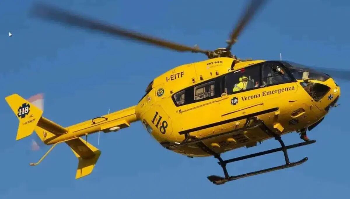 Auto investe bici elettrica in rotatoria: 48enne elitrasportato in codice rosso all'ospedale - 