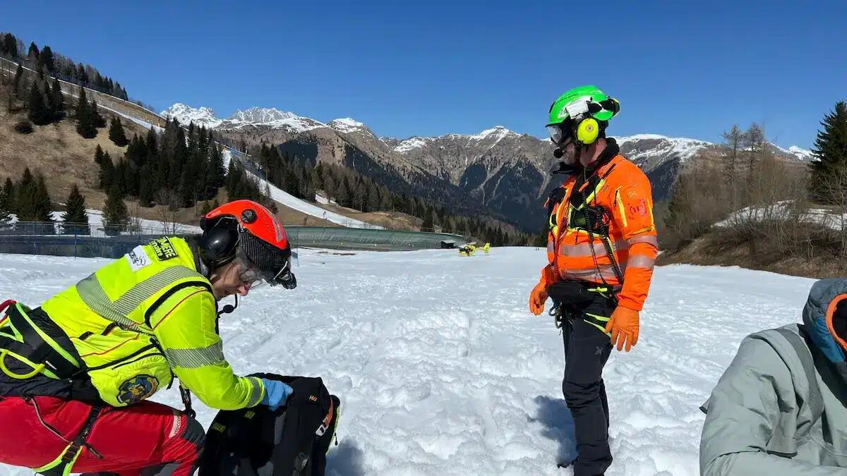 Sciatore cade fuoripista sul Monte Zoncolan. Escursionisti perdono il sentiero a Venzone - 