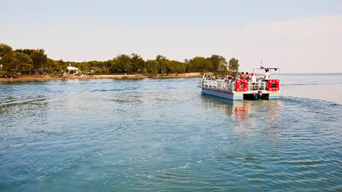 Riparte l'X River, il passo barca tra Lignano e Bibione. Orari, costo e calendario estate 2025 - 
