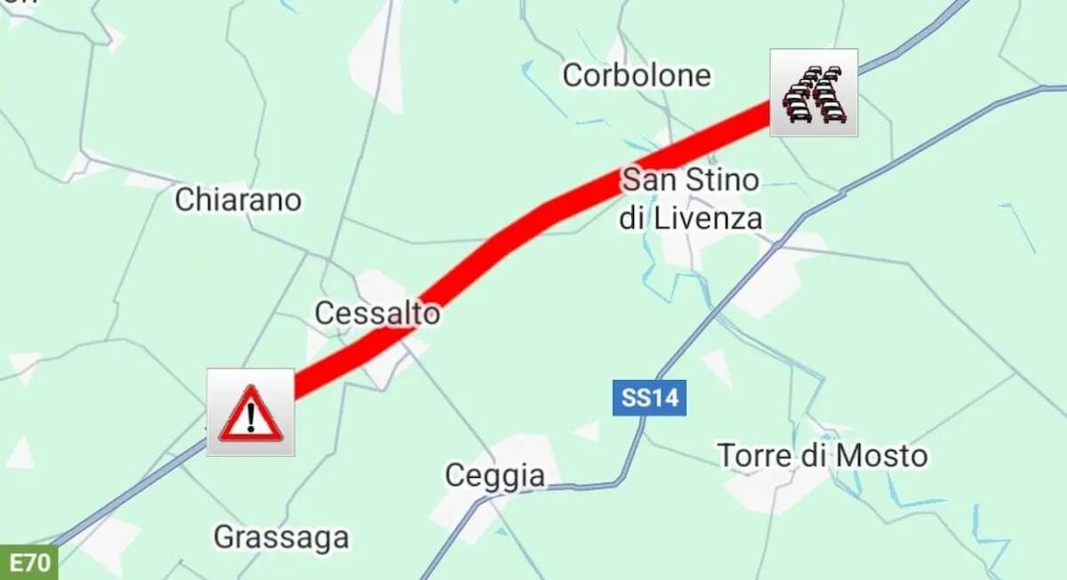 Paura sull’A4, auto in panne sulla corsia centrale viene centrata da un mezzo pesante - 