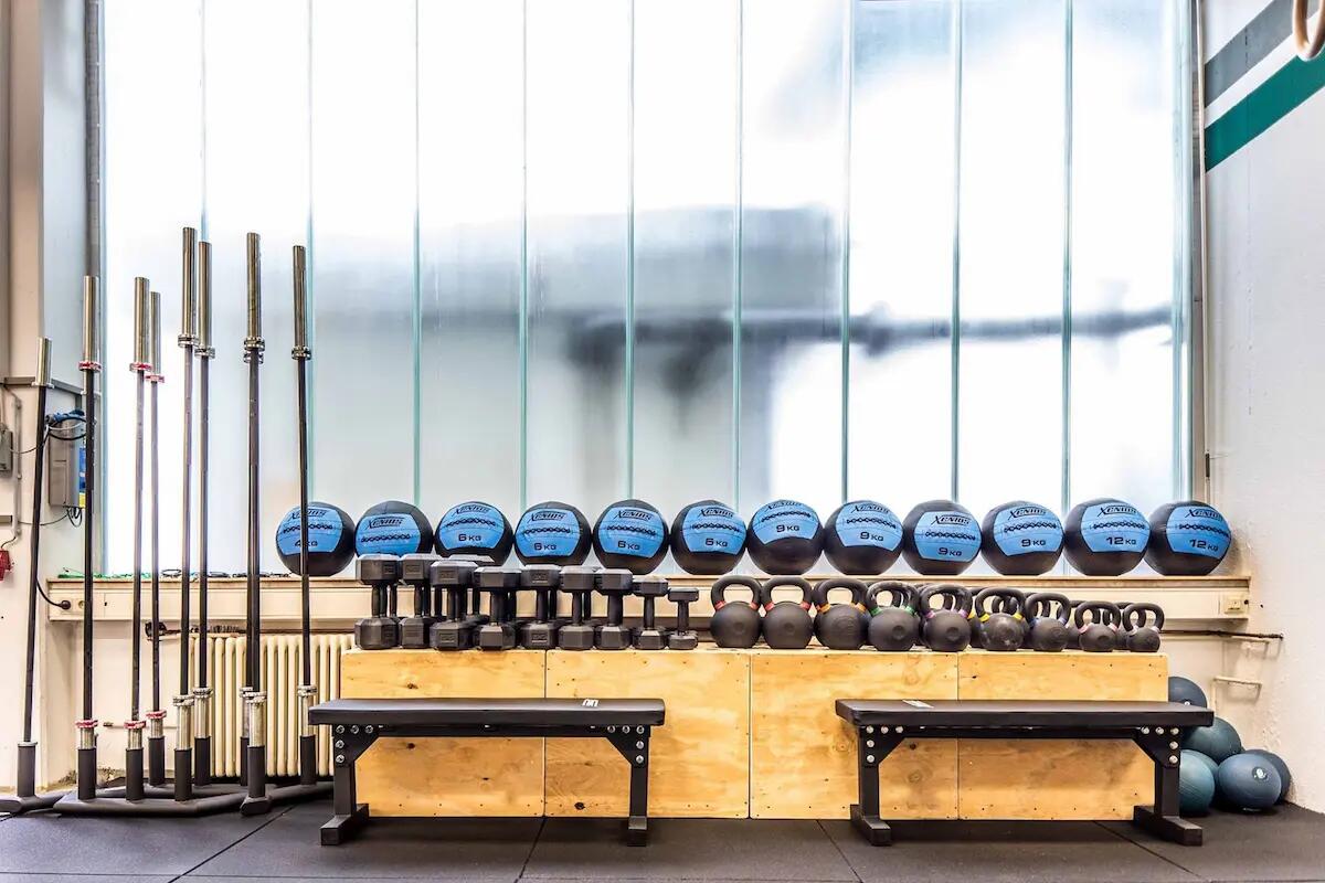 Tutti i muscoli che puoi allenare con panca piana: scopri gli esercizi - 