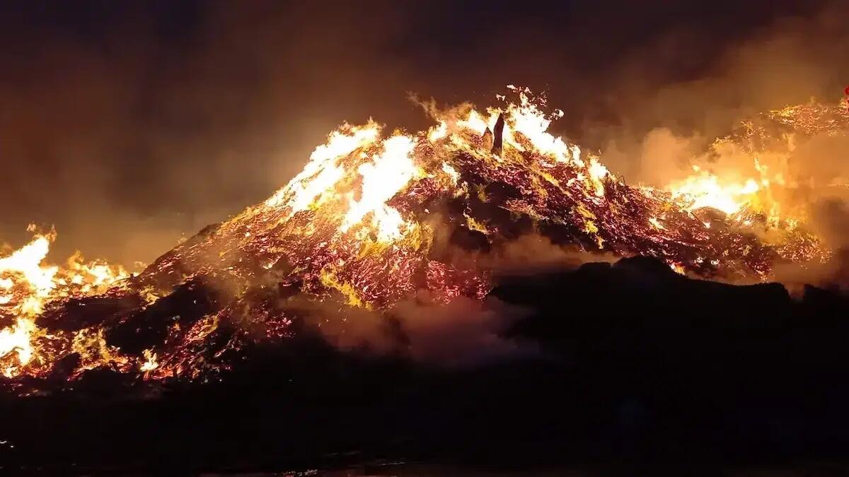 Incendio alla Bipan: pompieri impegnati tutta la notte, continuano tutt'ora le operazioni - 