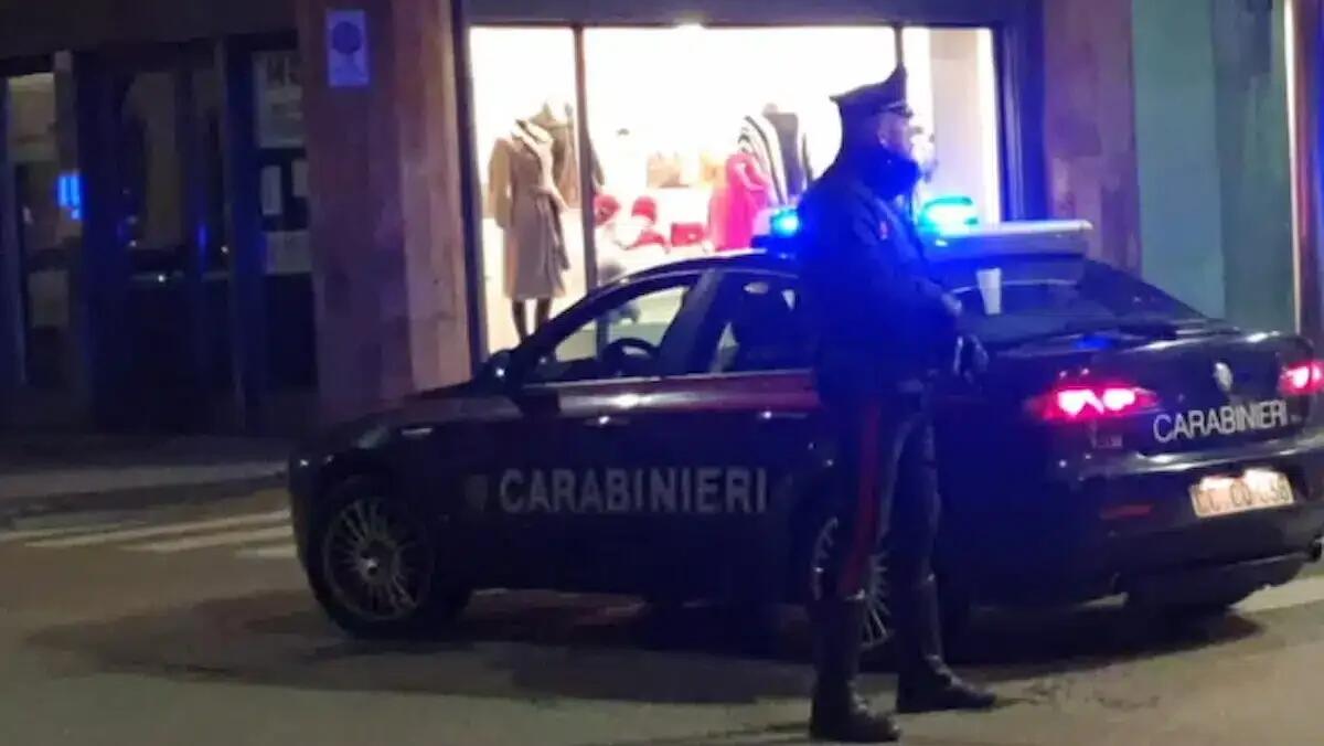 Udine, spinto a terra e poi rapinato: 52enne colpito al volto per soli 20 euro - 