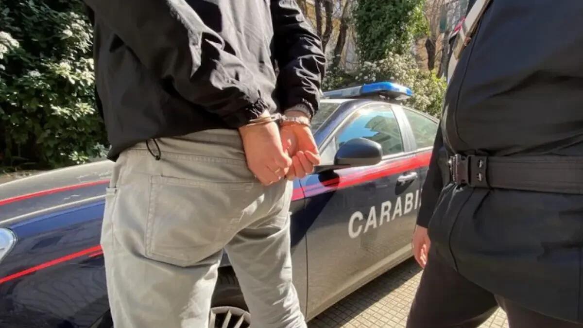 Torna in libertà dopo aver ucciso una donna, ma ora è indagato per truffa: in pochi mesi riceve 100mila euro - 