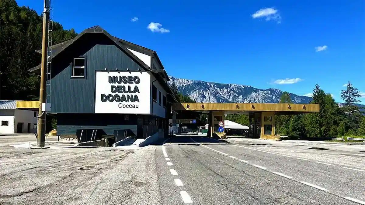 TRILAND: la mostra fotografica di Eleonora Pannunzi esplora il significato di confine a Tarvisio - 