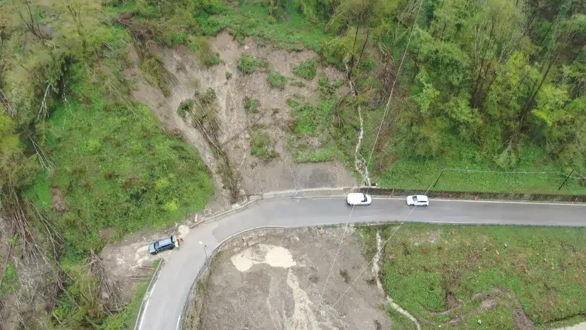 Maltempo in Friuli, frana  a Clauzetto: chiusa la strada SRPn 22 "della Val Cosa" - 