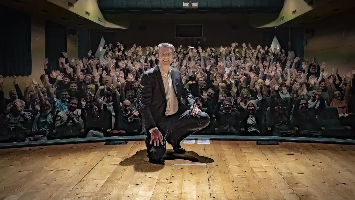 Federico Basso porta "Profilo Basso" al Teatro Toniolo di Mestre il 10 aprile 2025 -