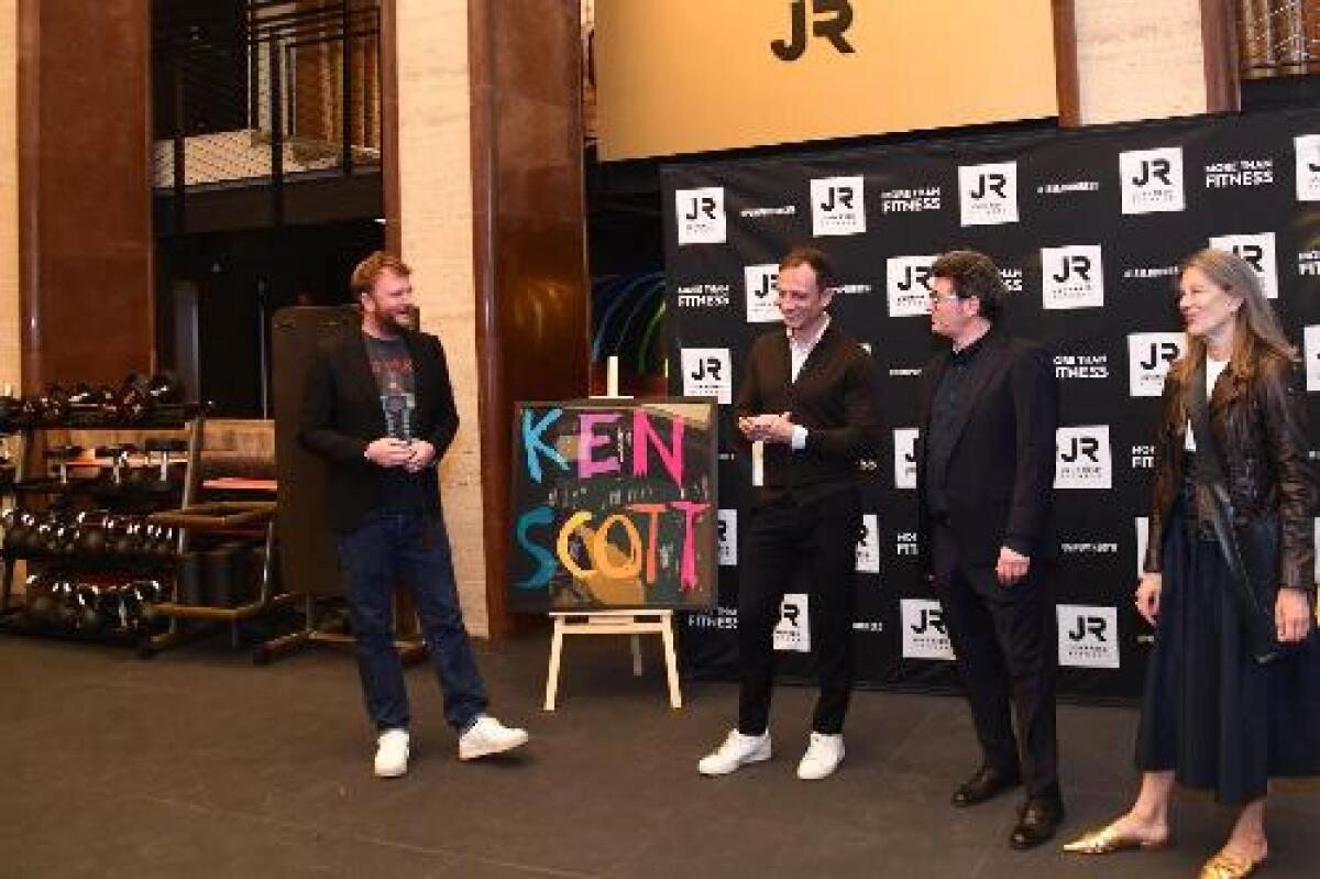 John Reed Fitness: sport, wellness e cultura a Trieste con la mostra "Ken Scott - Vernissage" - 