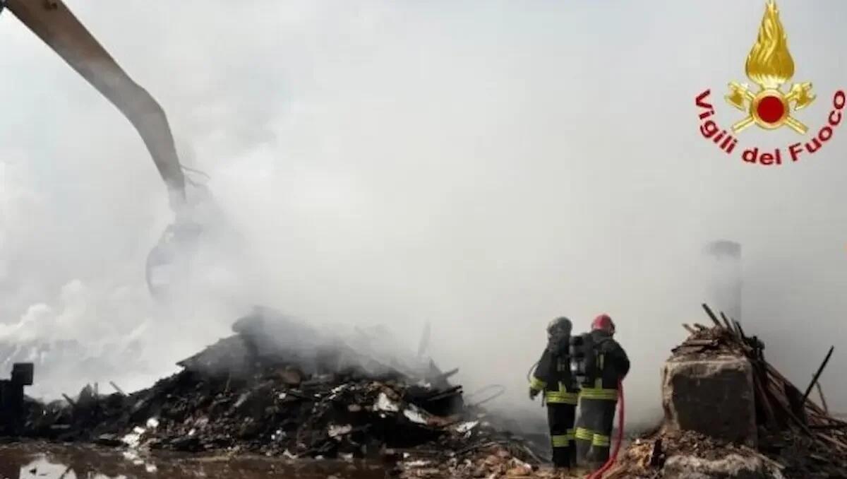 Incendio alla BiPan, secondo il report di ARPA FVG il livello di PM10 è sotto controllo - 