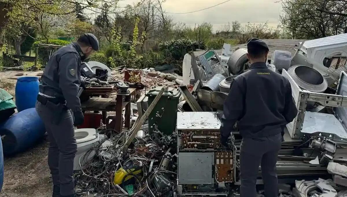 Discarica abusiva: sequestrata un'area di 2000 metri quadrati, denunciato il responsabile - 
