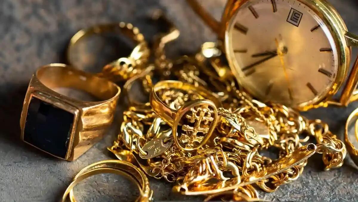 Casa svaligiata, bottino da 23mila euro: i ladri hanno messo a segno il colpo in pochi minuti - 