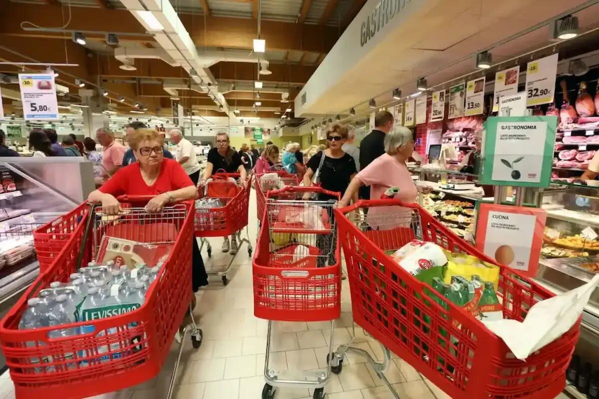 25 aprile e il 1° maggio, i supermercati Coop si fermano: «chiusi per scelta» -