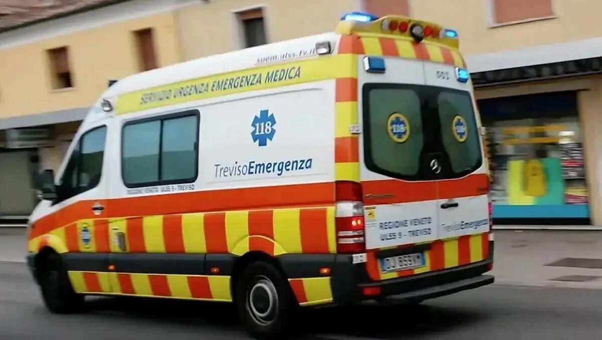 Infortunio in campagna, anziano intrappolato con la gamba in una fresa: dinamica ancora da chiarire - 