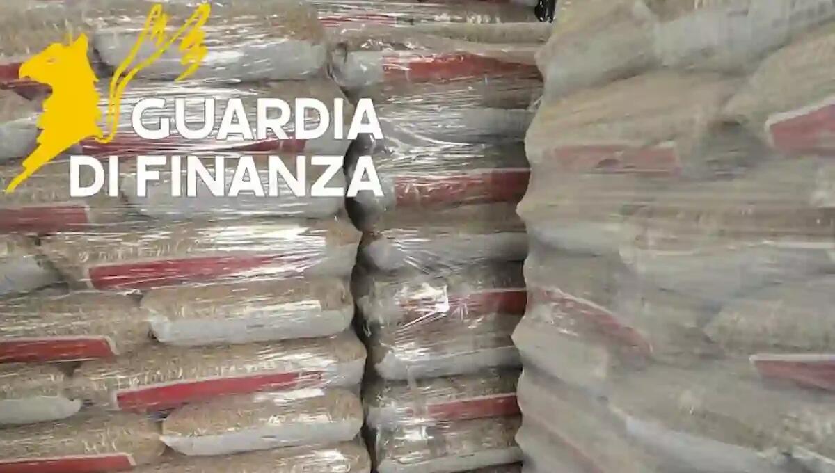 Pellet non certificato in commercio, maxi sequestro in un'azienda: denunciato il legale rappresentante - 