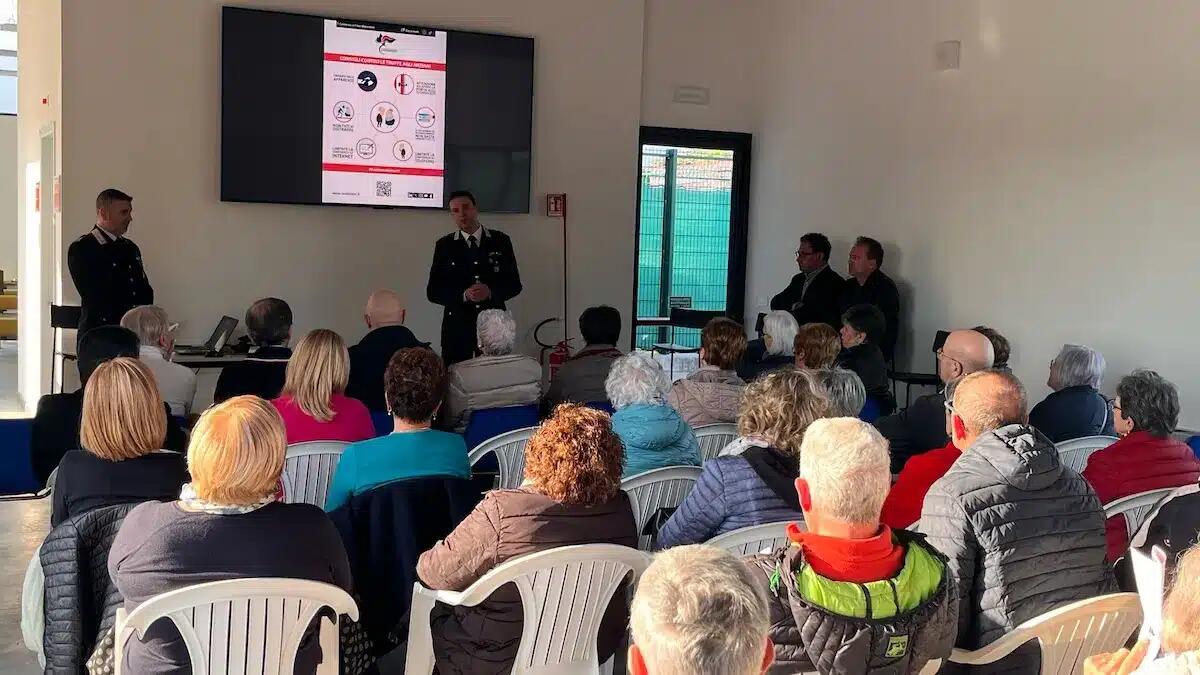 Prevenzione truffe e frodi: trucchi e consigli dei Carabinieri alla popolazione di Fontanafredda - 