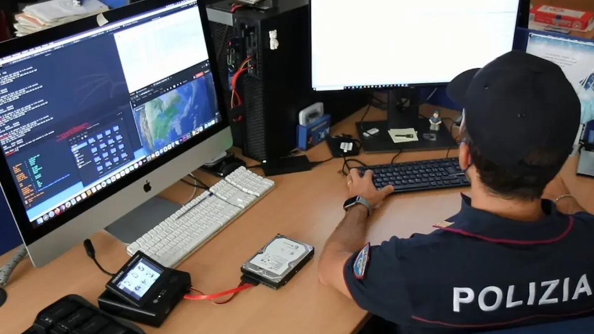 Abusava sessualmente dei nipotini, poi mandava i filmati ad altri pedofili: arrestato nonno di 84 anni - 