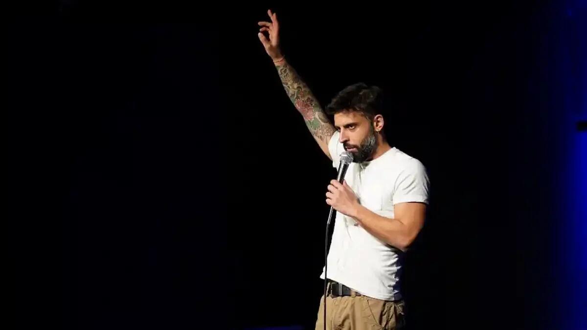 Andrea Di Castro porta “Cromosoma X” a Venezia: l’ultima stand up comedy della rassegna -
