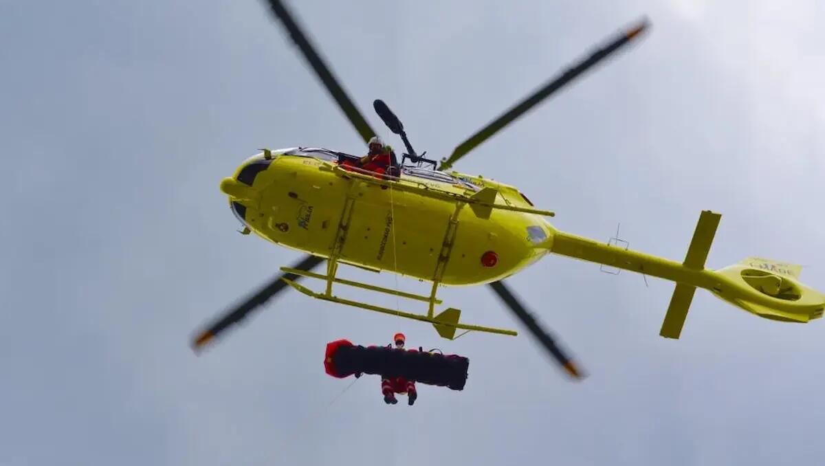 Spaventoso volo nel torrente a Civezzano, giovane perde il controllo dell'auto: è grave - 