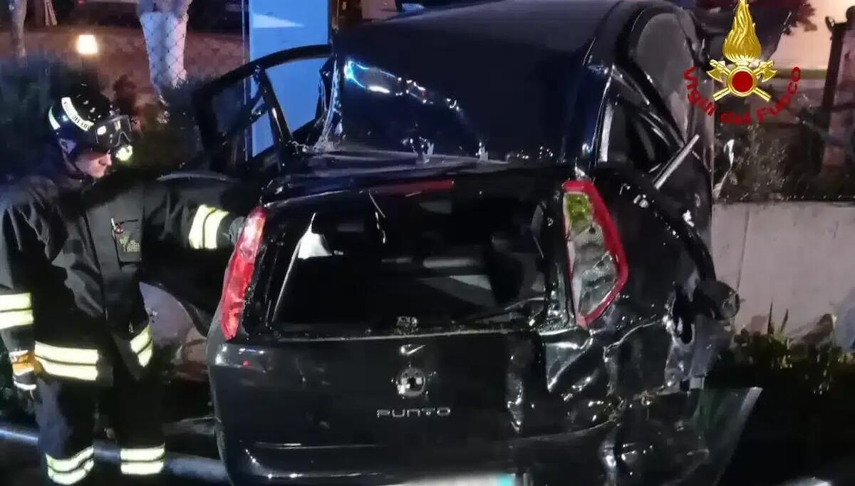 Auto contro un muro: perde la vita 22enne Davide Corazzin, feriti i due amici - 