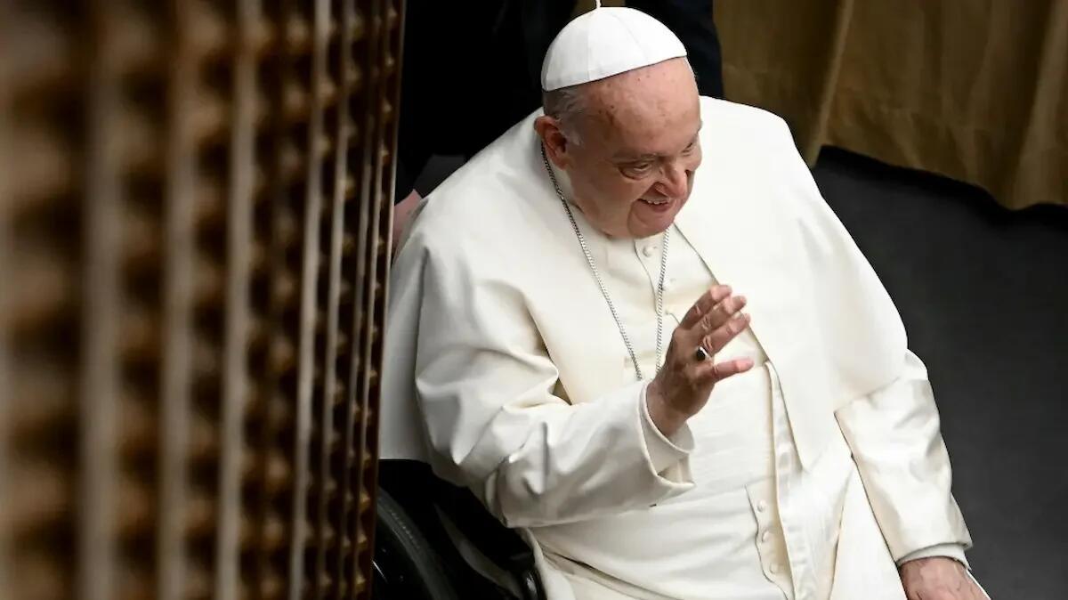Il mondo si ferma per Papa Francesco: la morte per ictus, le visite in Friuli e quando si terranno i funerali - 