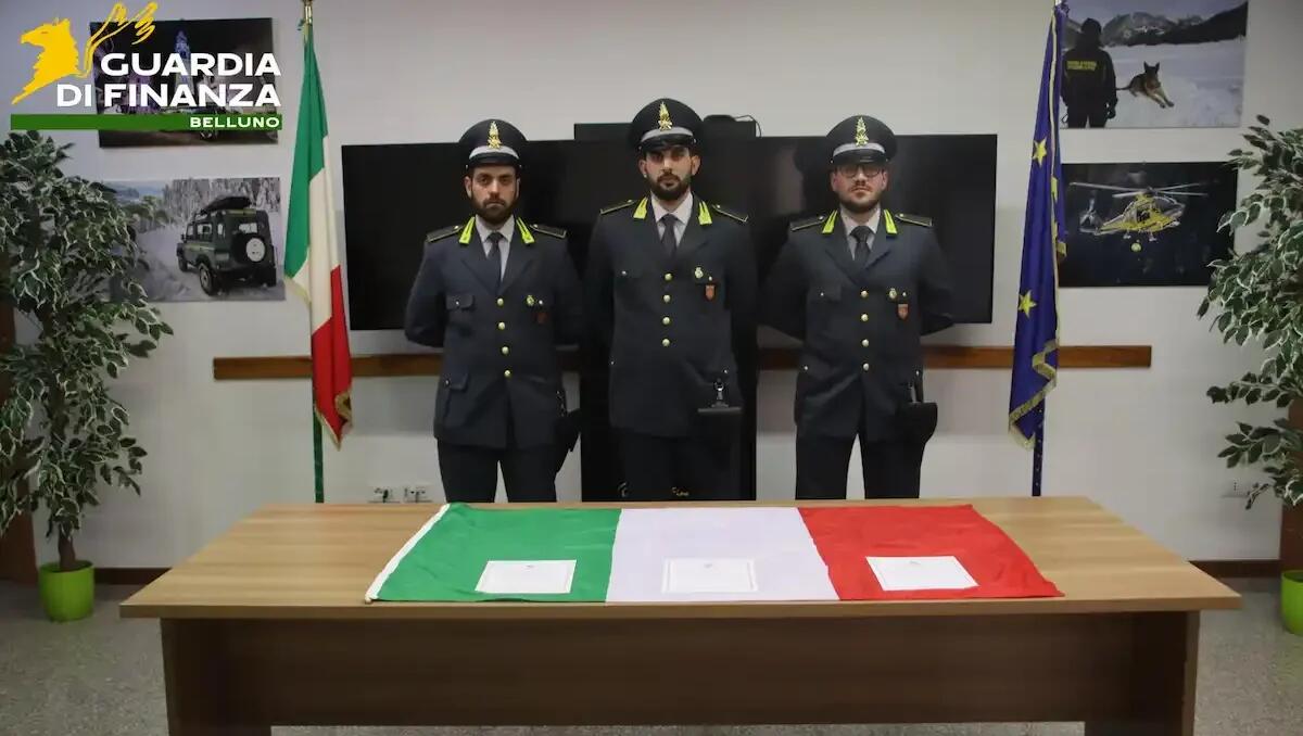 Giuramento solenne per tre nuovi Finanzieri: giovani militari giurano nella caserma De Zorzi -