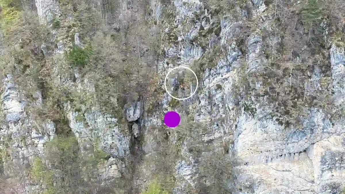 Tragedia in parapendio, si chiude la vela e precipita: schianto fatale per un 55enne - 