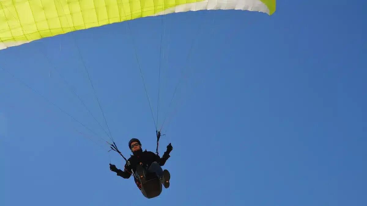 Parapendio avvistato in caduta, soccorsi mobilitati nei boschi di Marostica: nessuna traccia del pilota - 