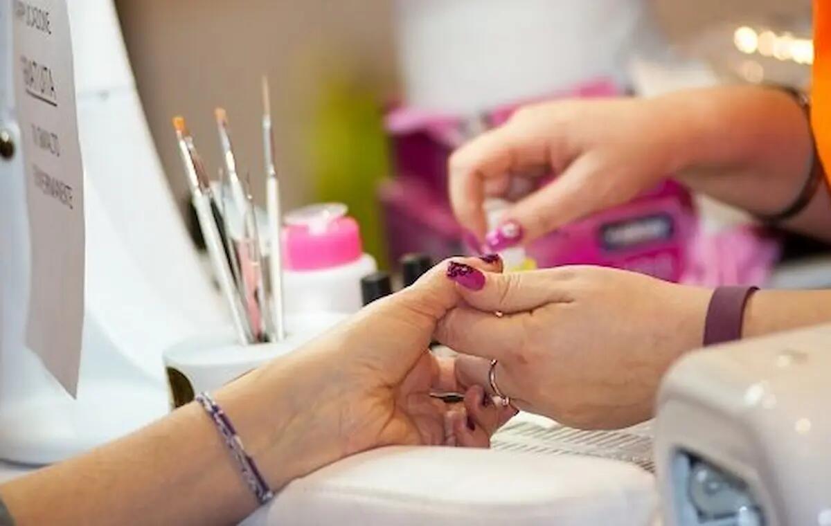 Lavorare come onicotecnica a domicilio in Friuli: cosa devi sapere prima di iniziare - 