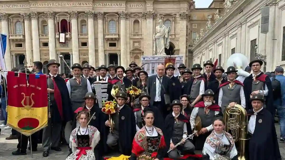 Derubati prima della sfilata in Vaticano, strumenti sottratti alla banda di Pieve Tesino - 