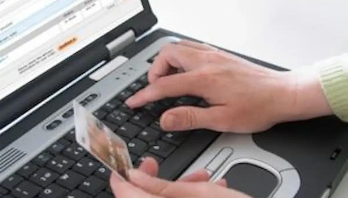 Fregato da finto addetto al registro delle imprese: ristoratore truffato per 1068 euro - 