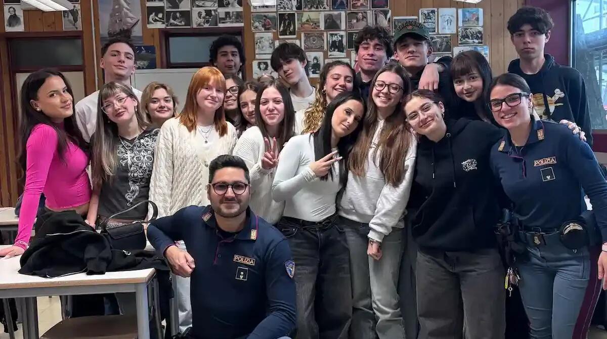 Icaro 2025: al liceo Nordio di Trieste la Polizia Stradale parla ai giovani - 