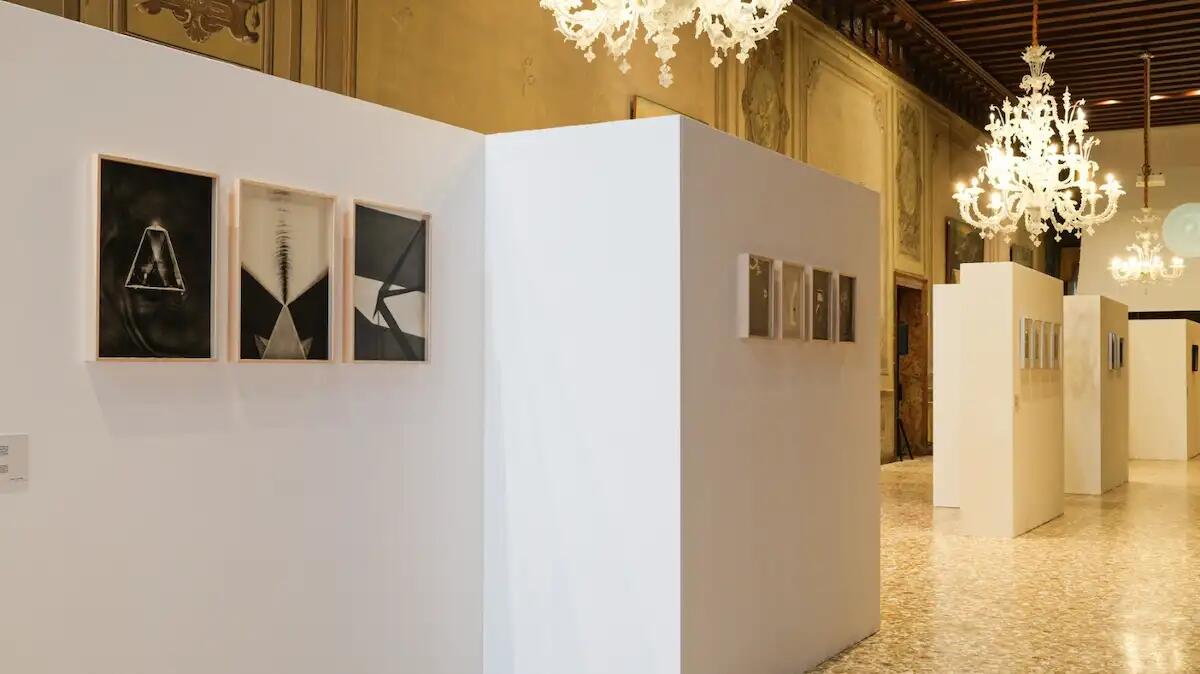 "Ai Confini dell’Iconografia": la fotografia contemporanea in mostra a Venezia -