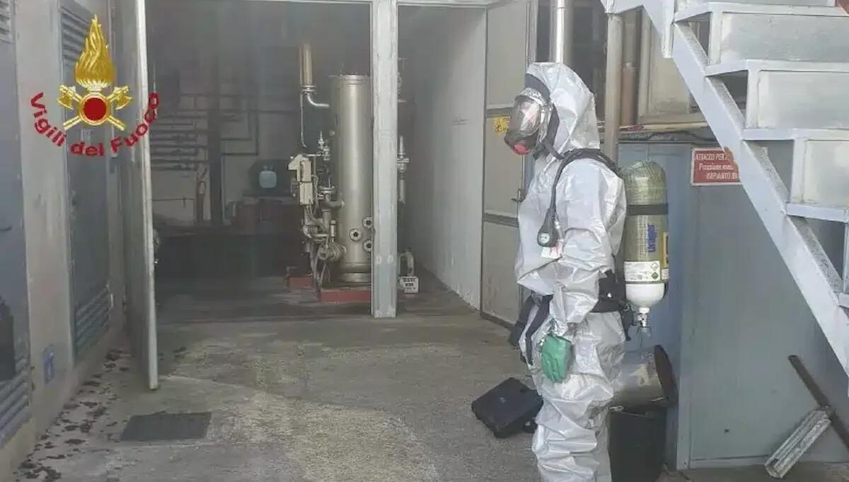 Perdita di sostanza tossica dall'impianto di refrigerazione: evacuata azienda di lavorazione carni - 