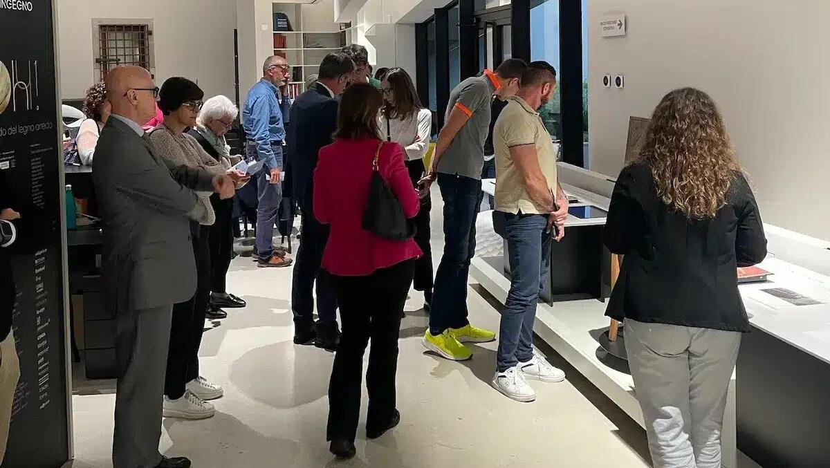 Fantoni organizza una visita esclusiva alla mostra del legno arredo - 