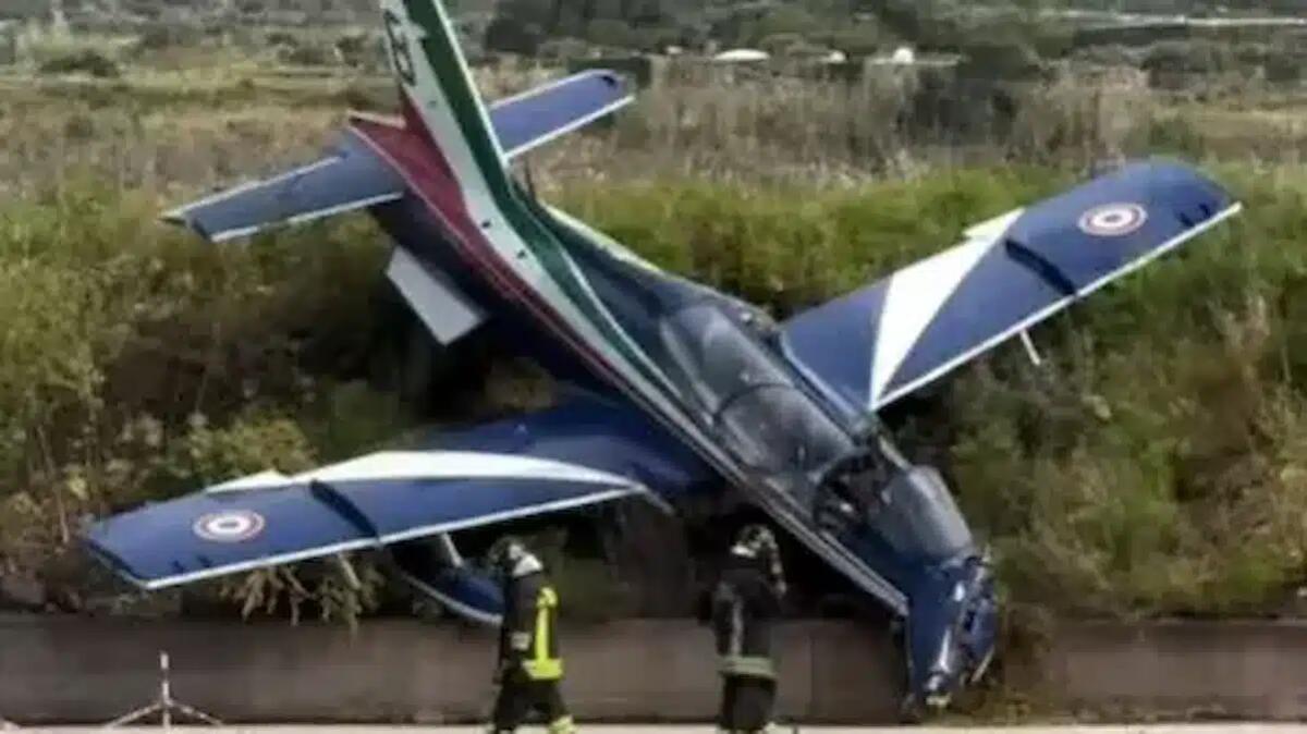 Alettone delle Frecce Tricolori in vendita su eBay: appartiene al jet schiantato a Pantelleria - 