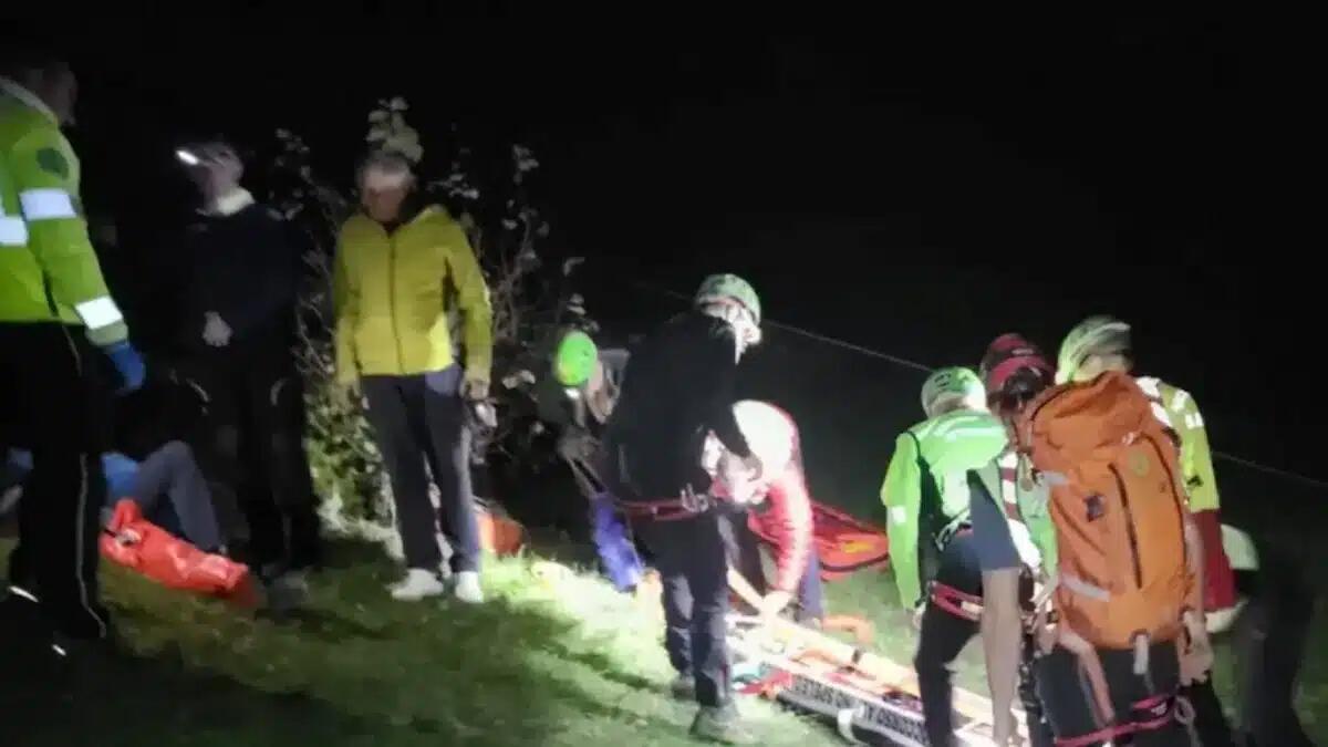 Sbagliano strada e si ritrovano in una zona innevata quando è ormai buio: soccorsi 3 giovani escursionisti - 