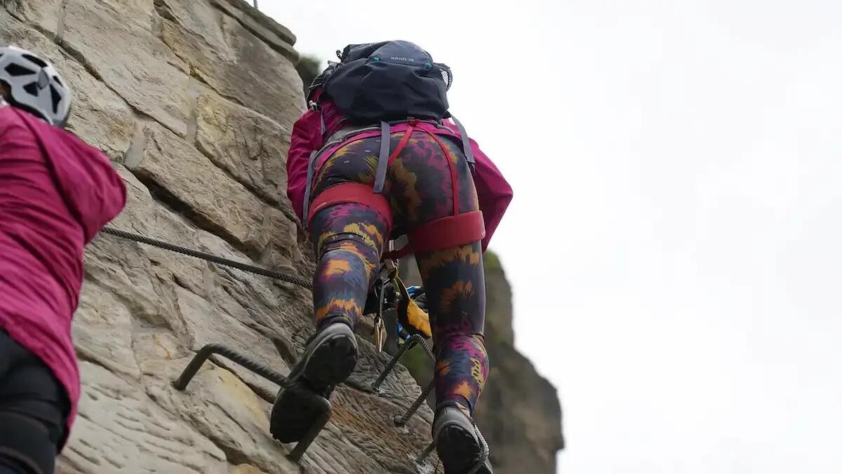 Scarica di sassi ferisce una scalatrice, soccorsa in parete: elitrasportata in ospedale - 